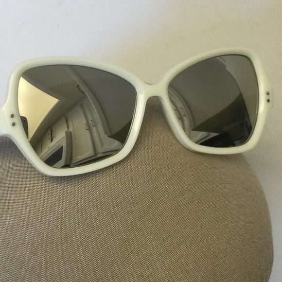 CELINE CL40075I 56mm SUNGLASSES WHITE WITH MIRRORED LENSES
NWOT main image 12